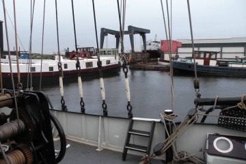 Auf der Werft in Osingahuizen - die Nagelbänke sind abmontiert