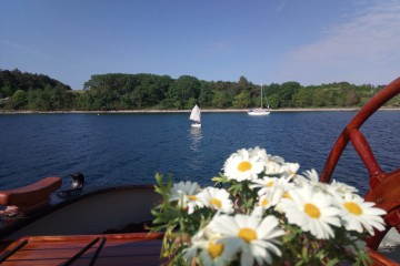 Erste Beiboottour unter Segeln